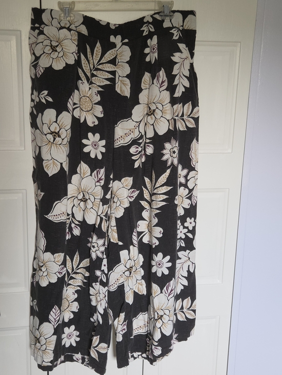 torrid Pants - torrid Black Wide-Leg Floral Pants with Cream and Gold Blooms